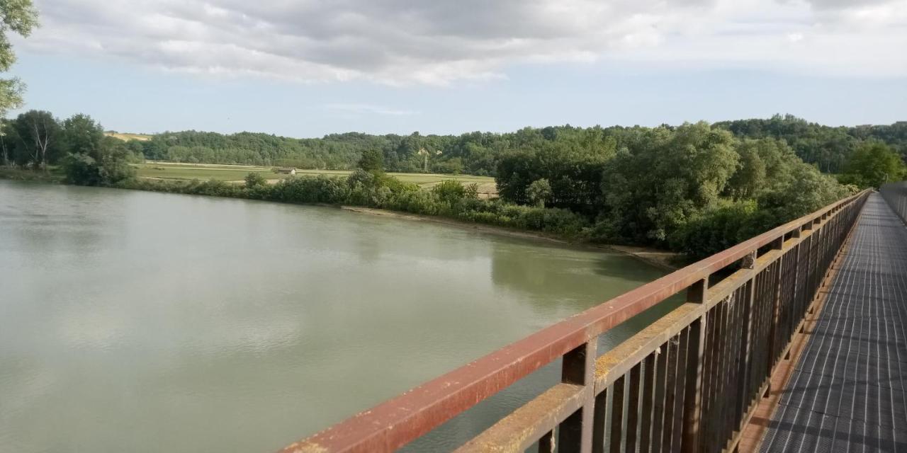 Casa Appartamento Vacanze La Fermata Delle Rondini Castello di Annone Ngoại thất bức ảnh