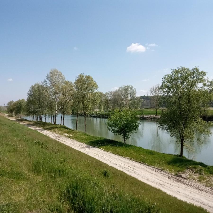 Casa Appartamento Vacanze La Fermata Delle Rondini Castello di Annone Ngoại thất bức ảnh