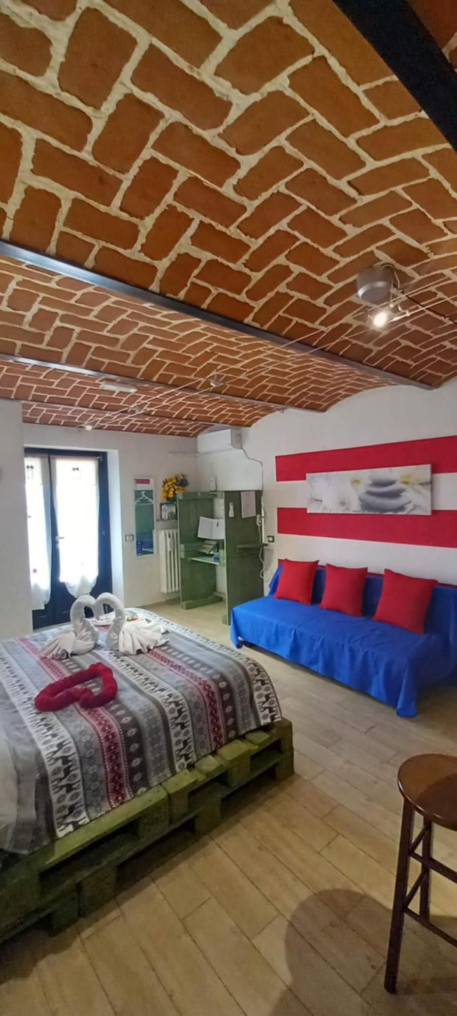 Casa Appartamento Vacanze La Fermata Delle Rondini Castello di Annone Ngoại thất bức ảnh