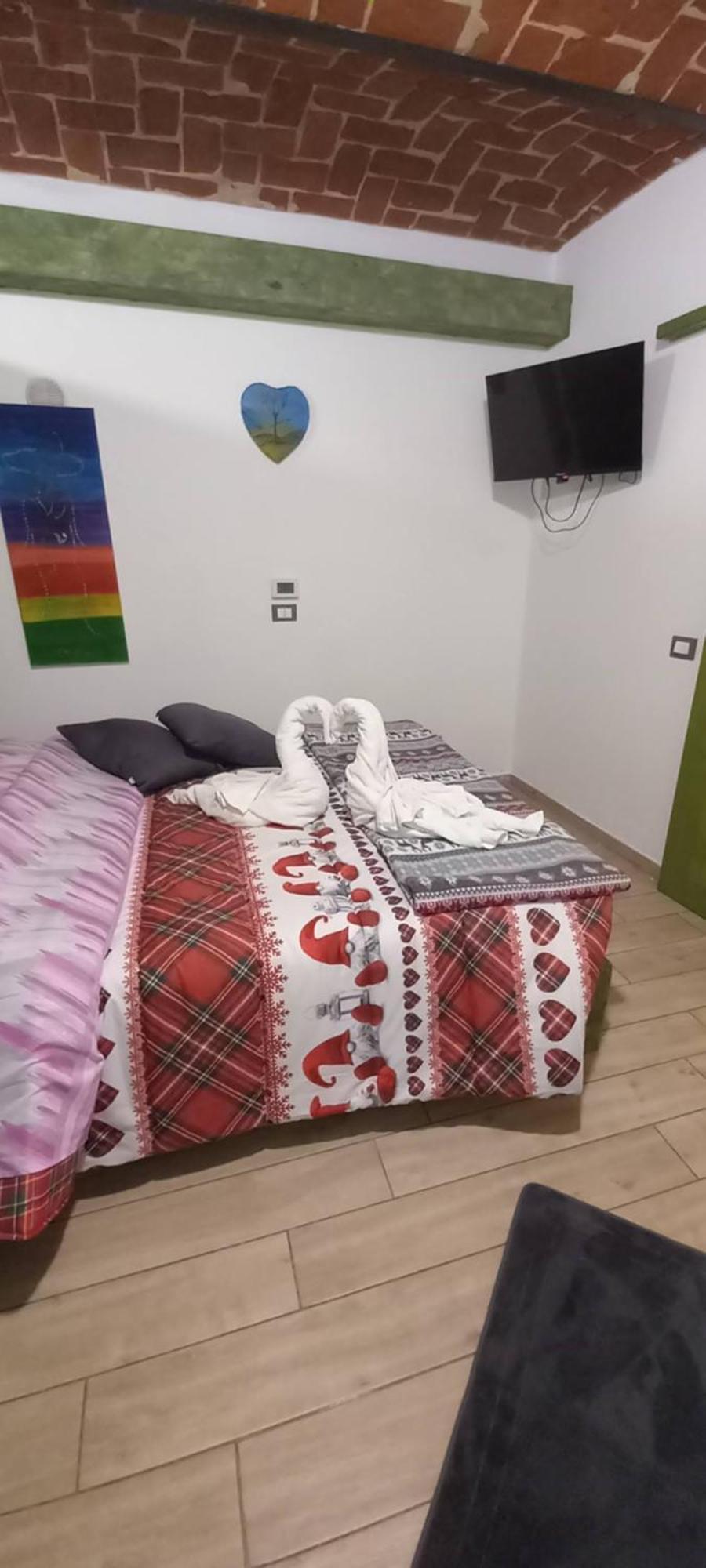 Casa Appartamento Vacanze La Fermata Delle Rondini Castello di Annone Ngoại thất bức ảnh